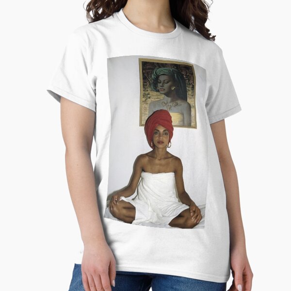 Relax sade pose T-Shirt