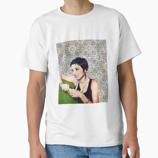 Googoosh Chilling on a Couch T-Shirt